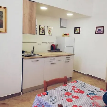 Palazzo Manfredi 37 *